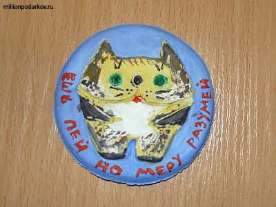 Поделка из солёного теста «Магнит – толстый кот»: Всё готово!