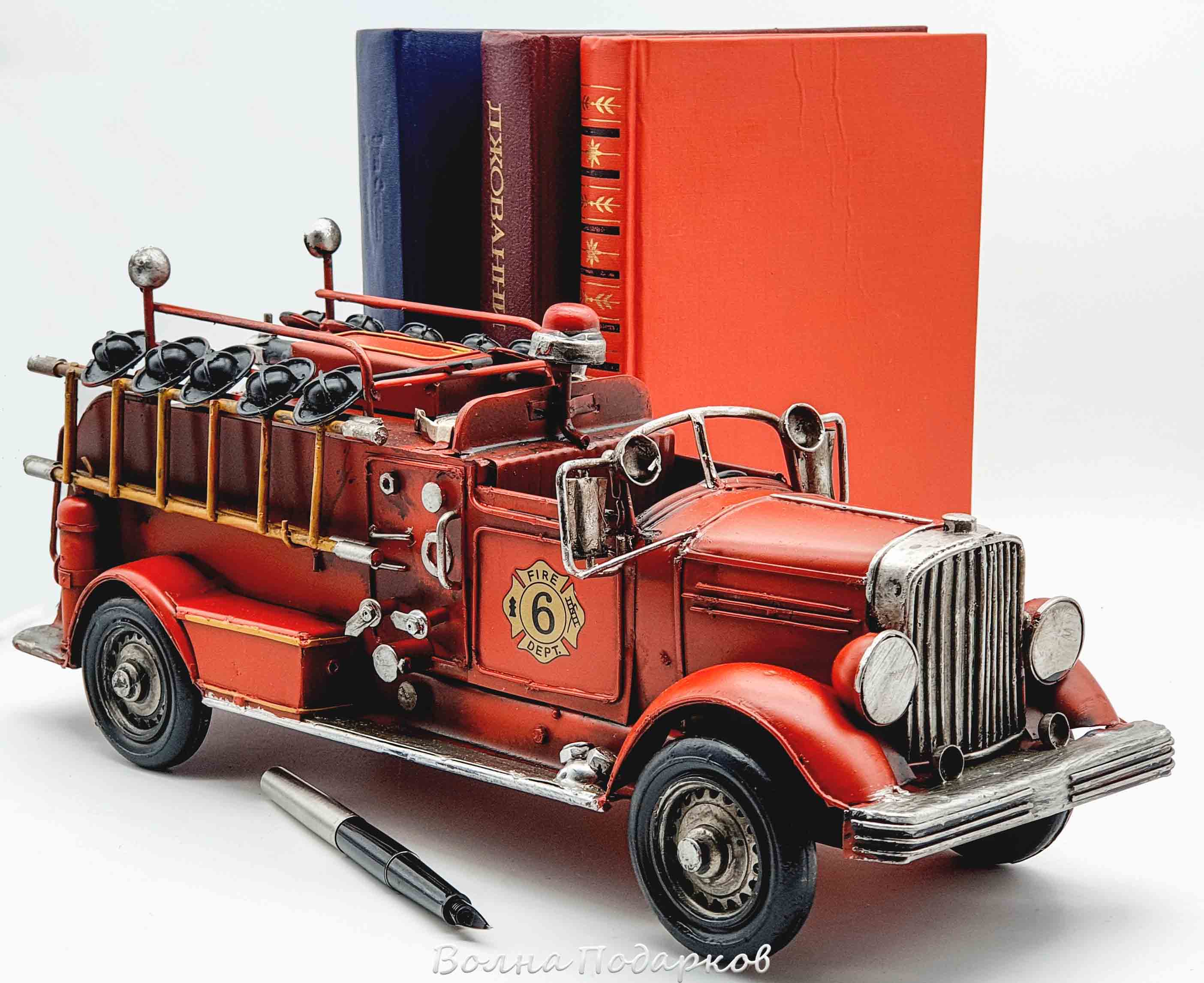 Моделька пожарной машины